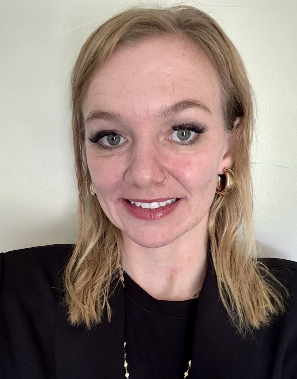 Stephany_Coursey_Headshot990X1261